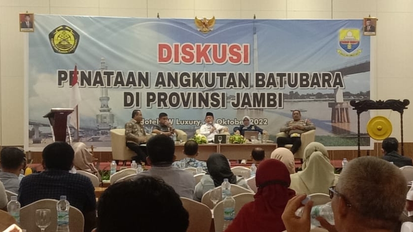 Gubernur Al Haris saat diskusi penataan angkutan batubara 