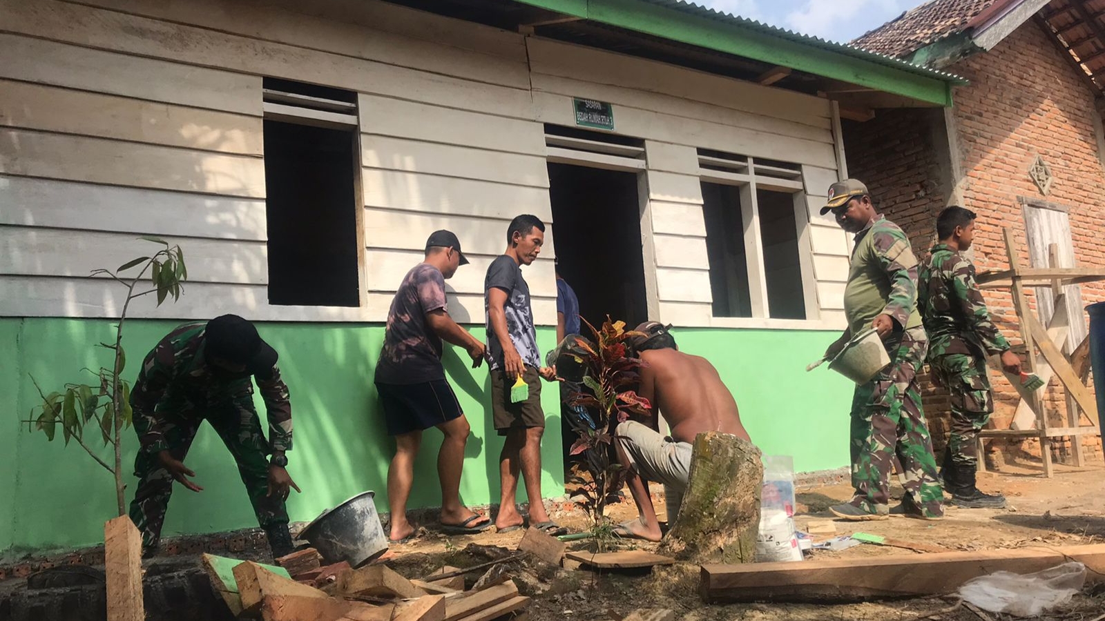 Satgas TMMD ke 115 Kodim 0415 Jambi percepat penyelesaian bedah rumah