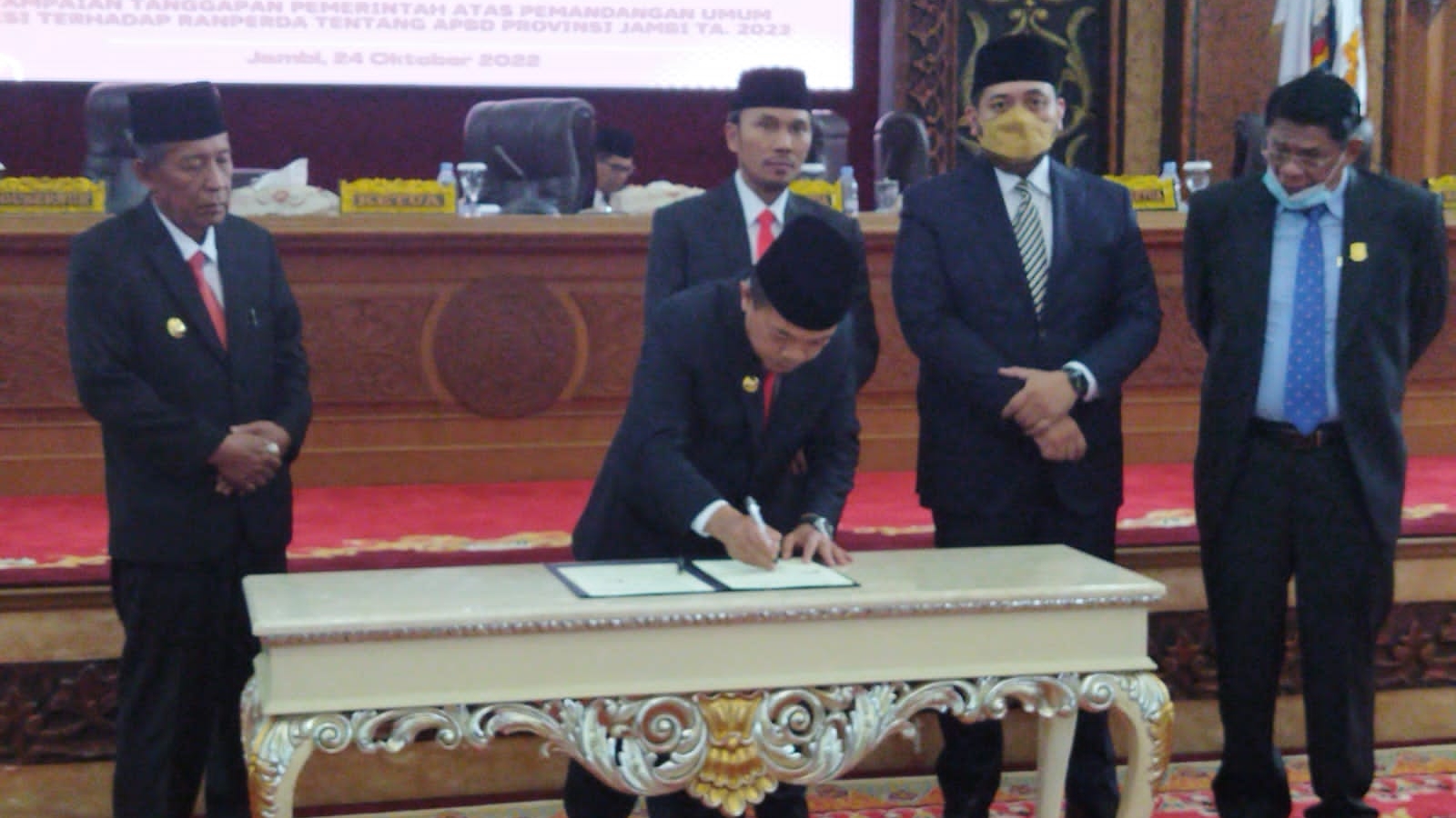 DPRD Provinsi Jambi setujui dua Ranperda Bank Jambi