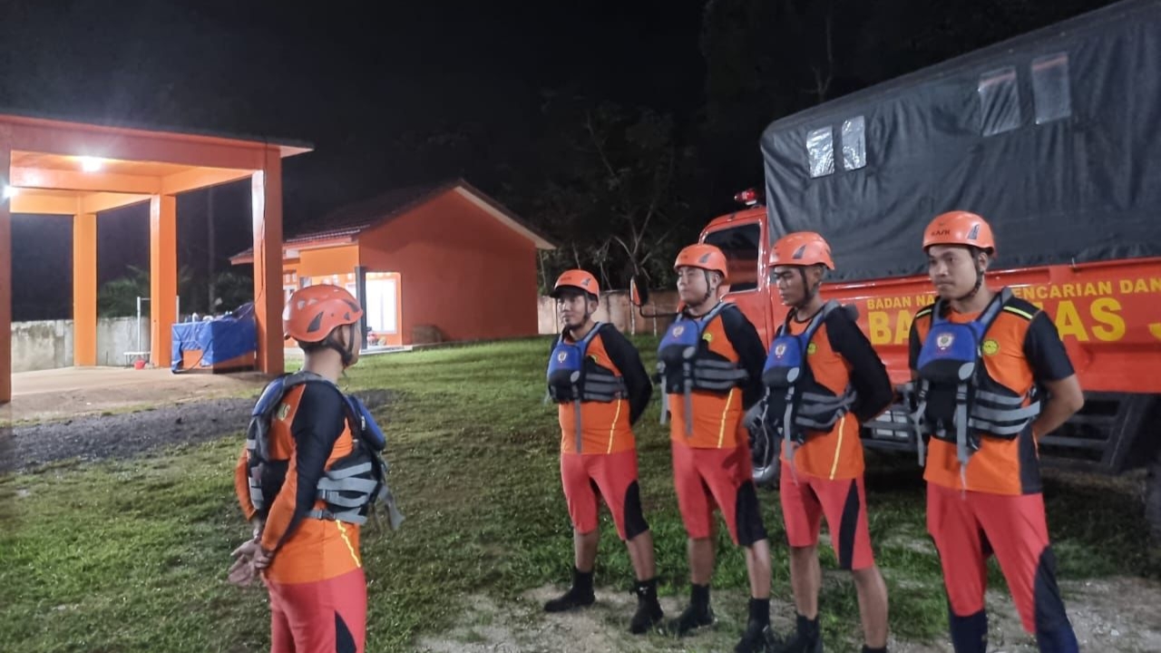 Basarnas Jambi pencarian korban tenggelam di Sungai Tabir Merangin