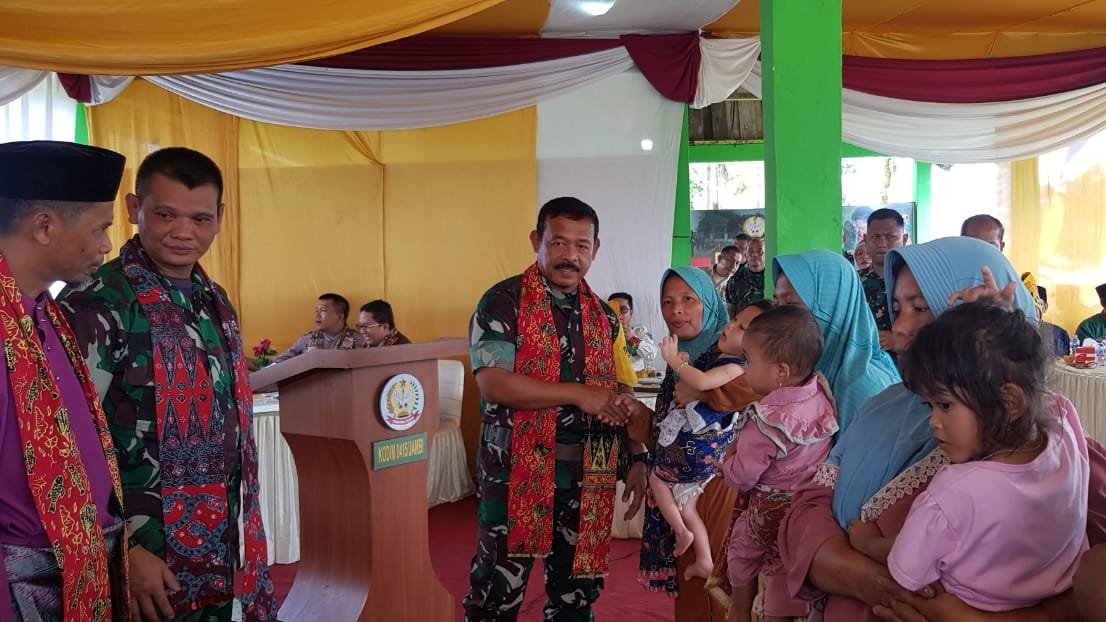 TMMD ke 115 beri bantuan bibit ikan untuk warga