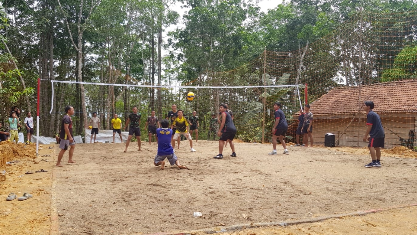 Satgas TMMD dan warga Desa Kembang Seri Baru gelar turnamen voli