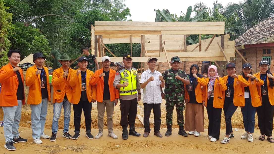 Mahasiswa Kukerta bangun SDM desa melalui program TMMD