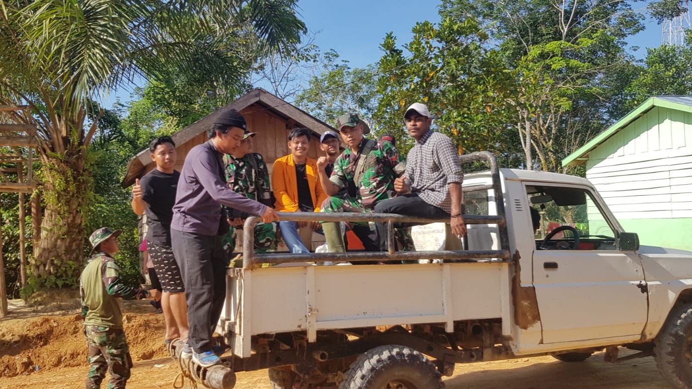 Satgas TMMD, warga bersama mahasiswa Kukerta tinjau jalan baru 