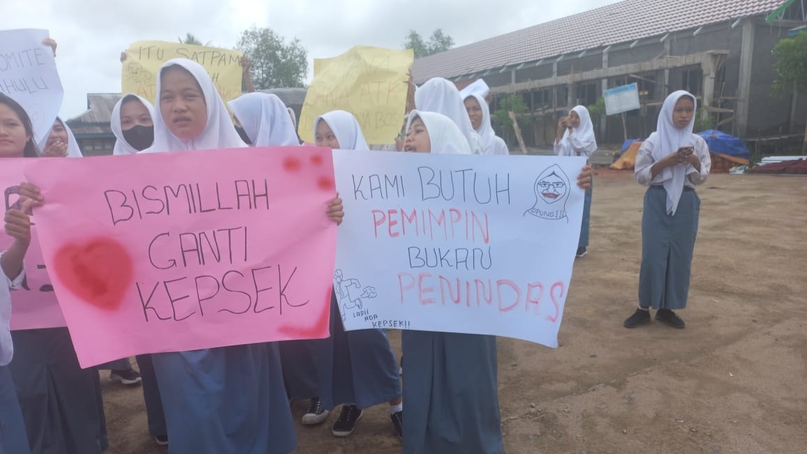 Demo siswa SMKN 1 Tanjab Barat 