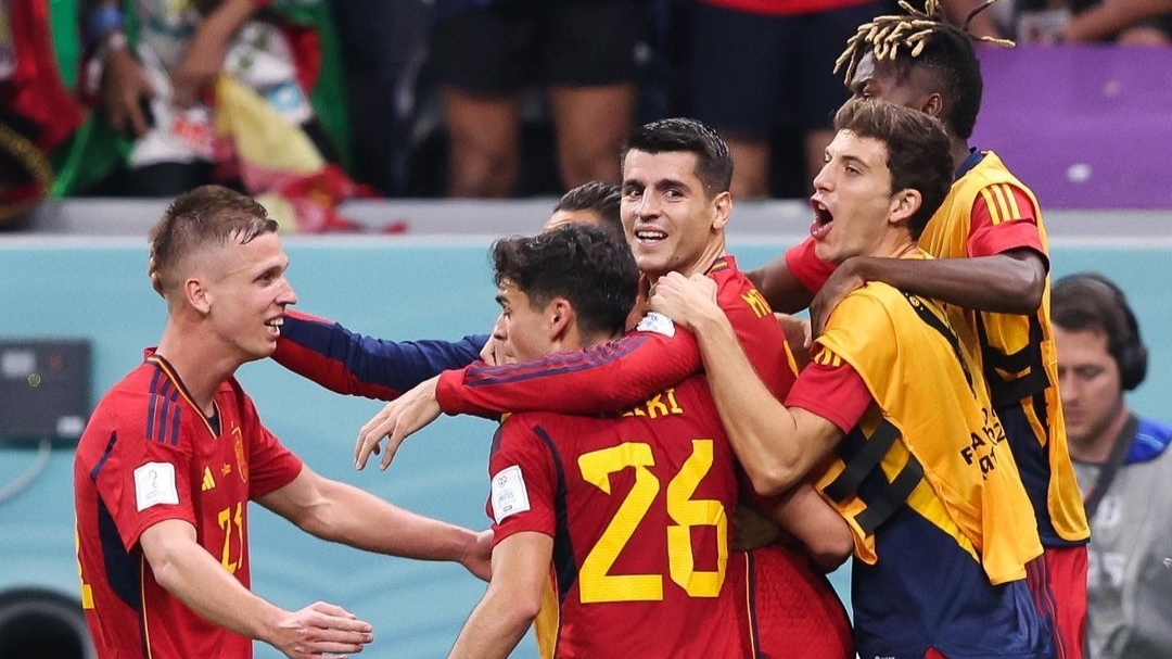 Pemain Spanyol merayakan gol ke gawang Jerman bermain di Al Bayt Stadium, Al Khor, Senin (28/11)