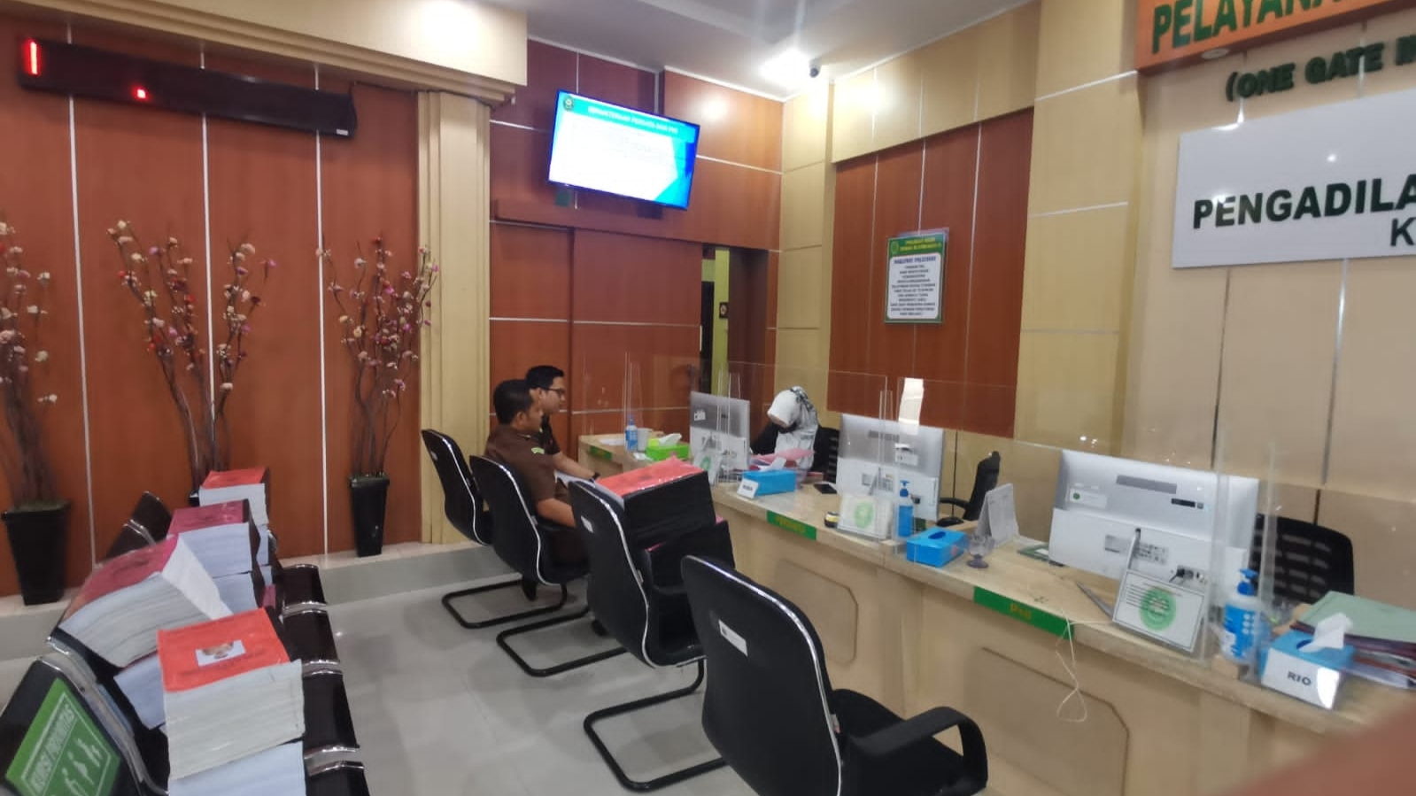 Pelimpahan 5 berkas perkara kasus korupsi Puskesmas Bungku ke PN Jambi, Selasa (29/11)