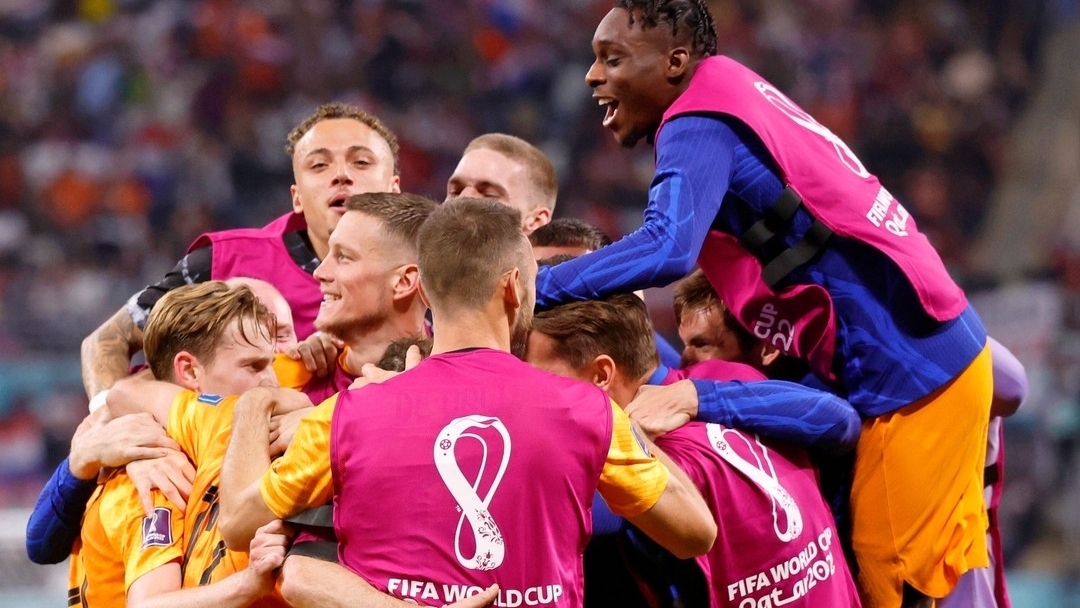 Belanda saat kalahkan Amerika Serikat 3-1 bertanding di Khalifa International Stadium, Sabtu (3/12) 
