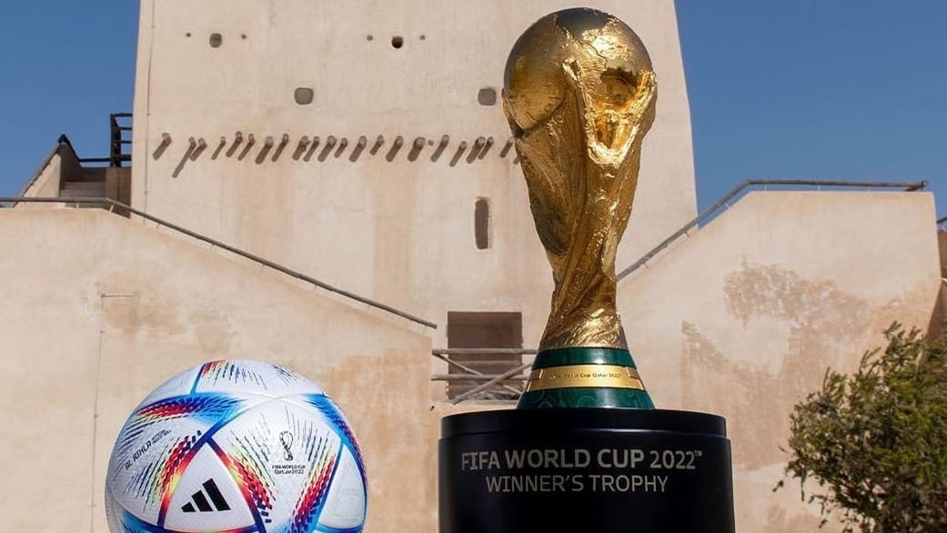 Bola dan trophy Piala Dunia 2022 Qatar