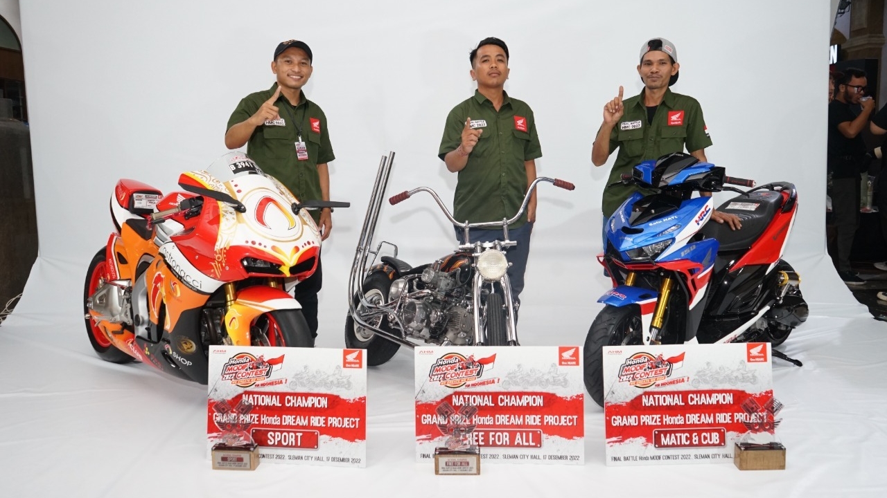 Para peraih gelar National Champions Honda Modif Contest 2022 di Sleman City Hall, Sabtu (17/12)