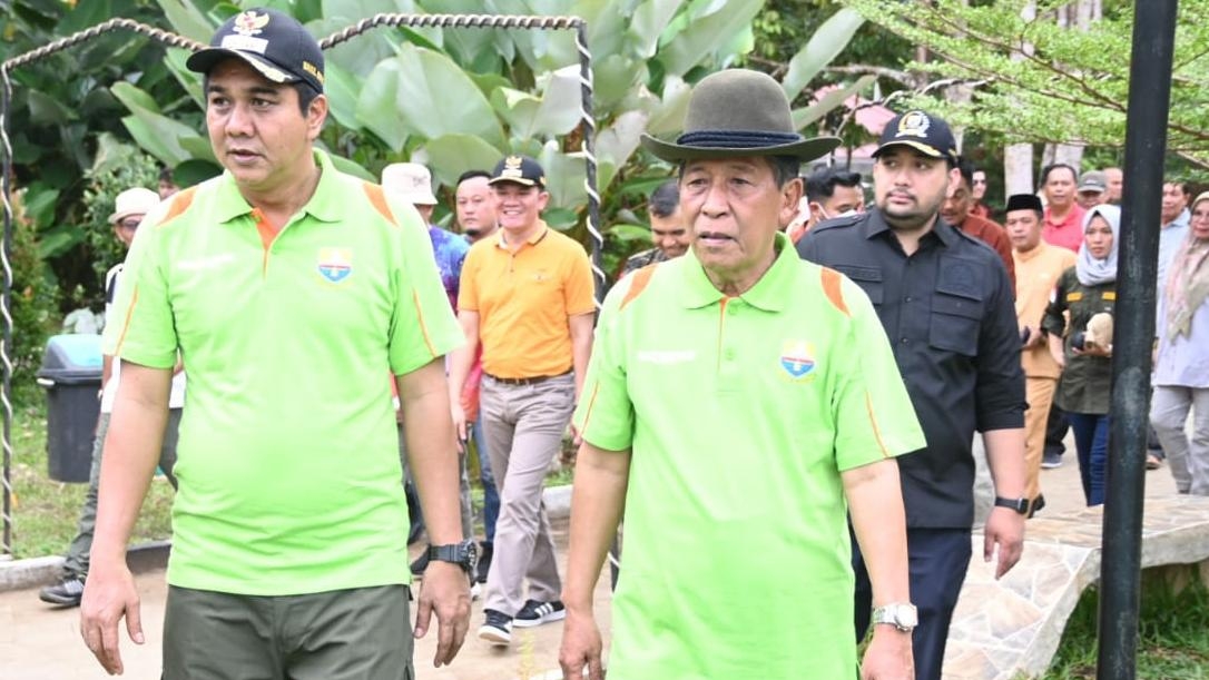 Abdullah Sani didampingi Nilwan Yahya membuka Open Rafting Geoprak Merangin 2022, Jumat (23/12)