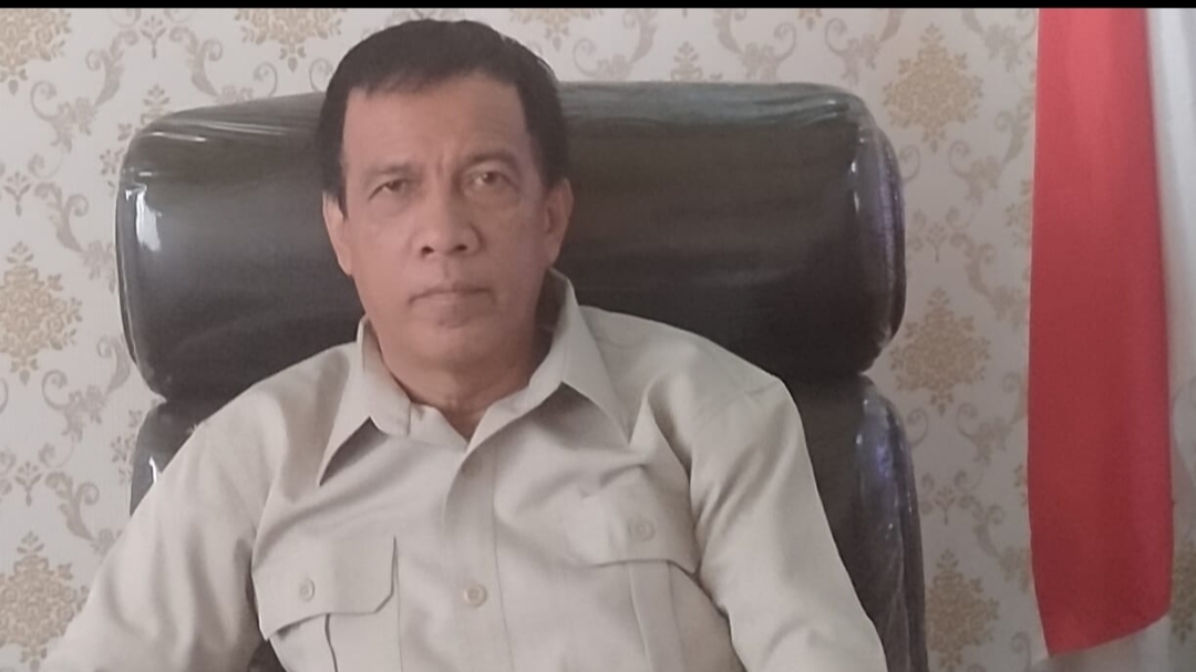 Kadis Nakertrans Provinsi Jambi, Bahari saat diwawancarai di ruang kerjanya, Senin (26/12)