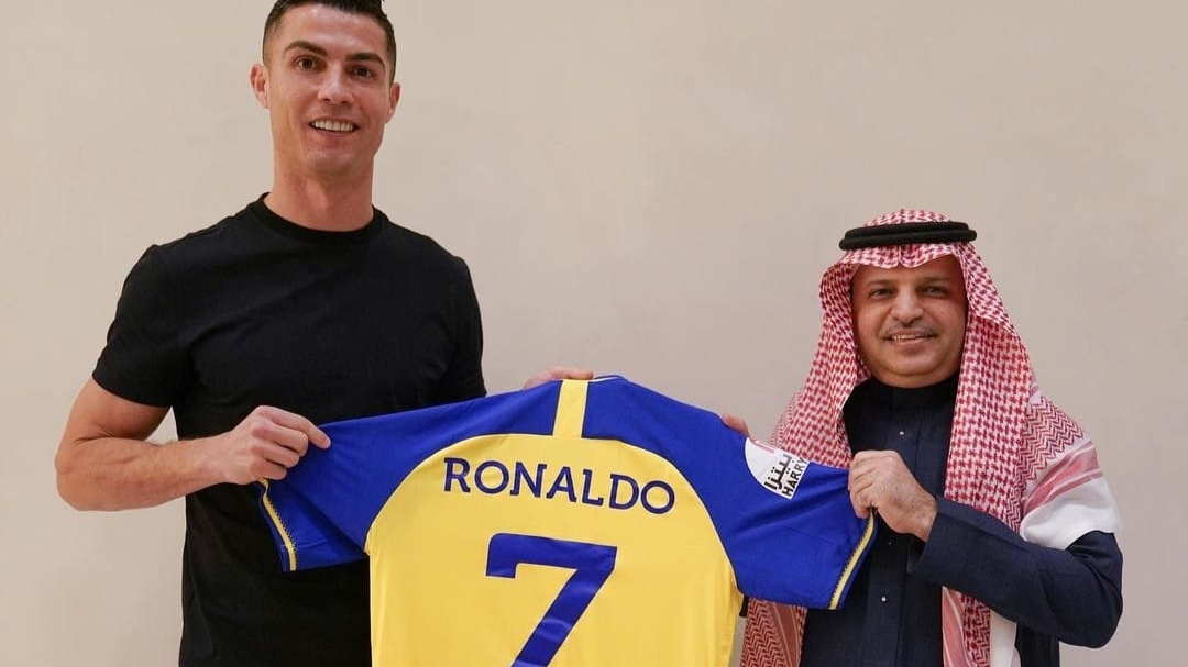 Cristiano Ronaldo resmi berseragam Al Nassr hingga tahun 2025