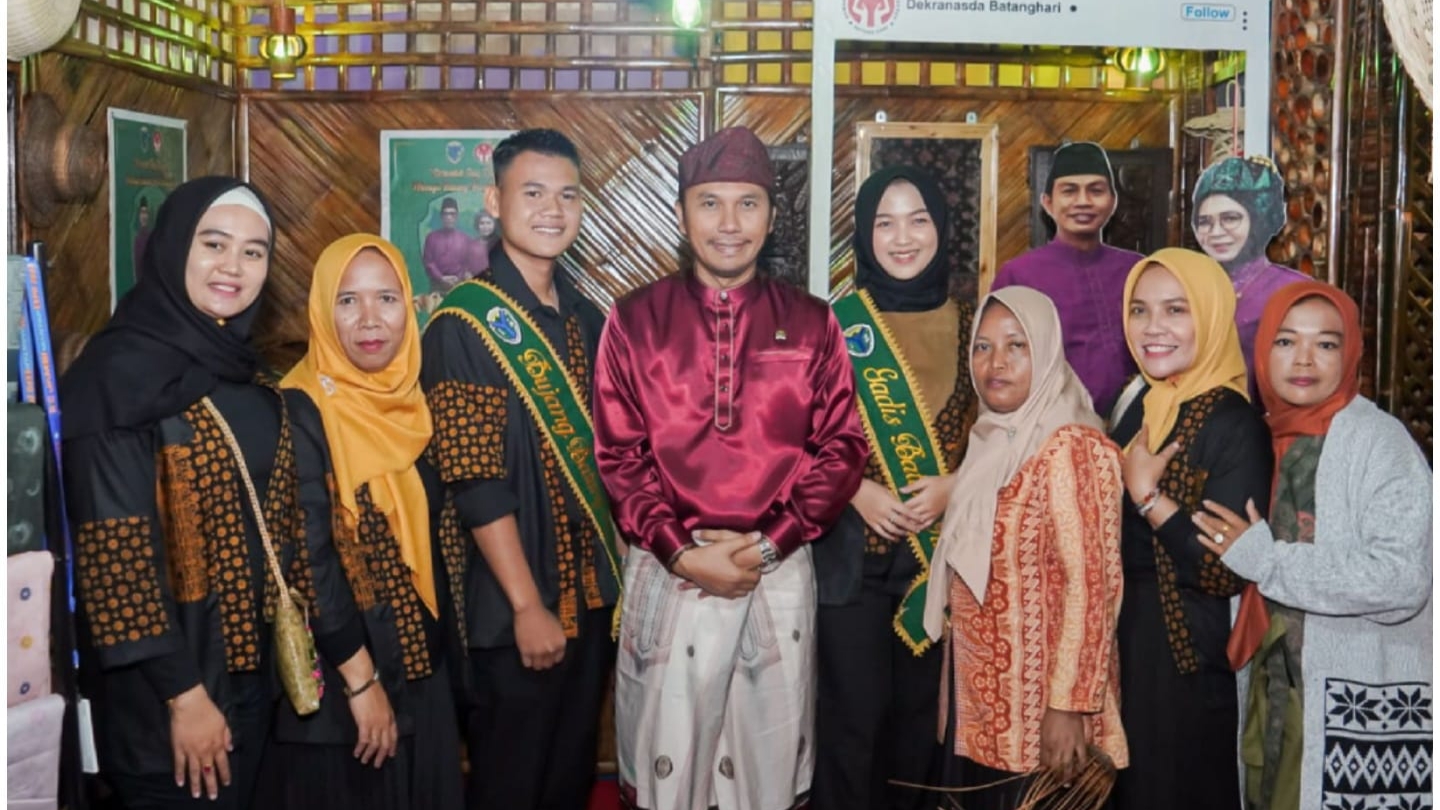 Edi Purwanto saat kunjungi stand Jambi Expo 2023, Rabu (4/1)