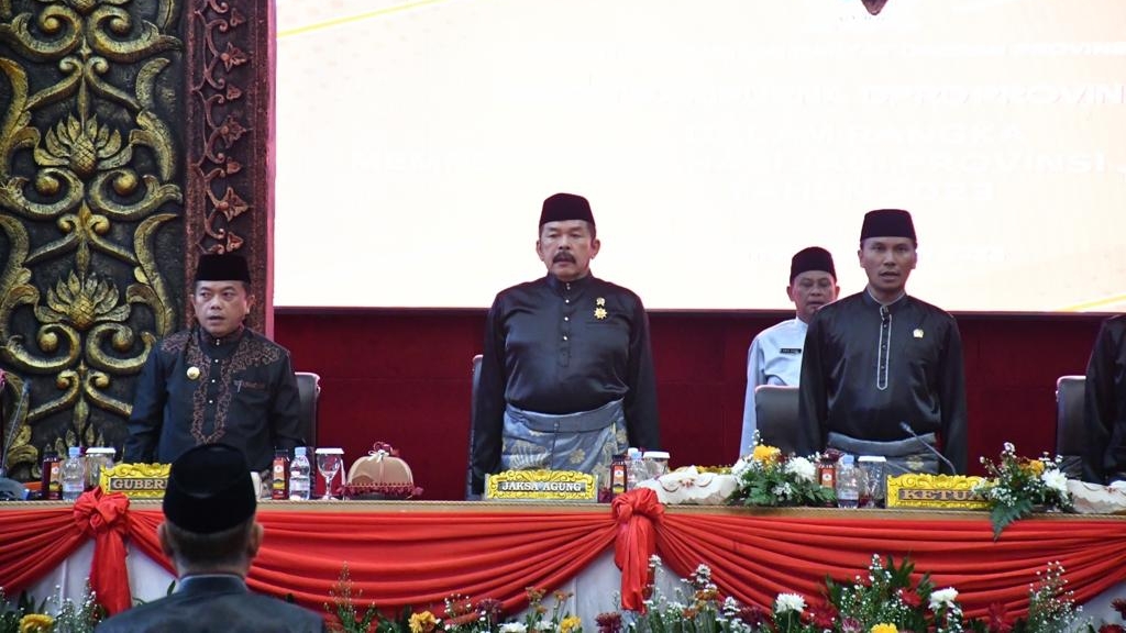 Jaksa Agung RI (tengah) saat hadiri Paripurna Istimewa di DPRD Provinsi Jambi, Jumat (6/1)