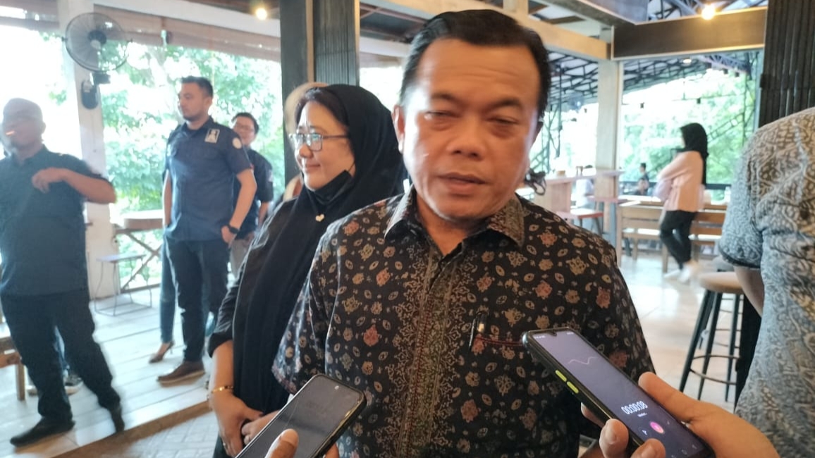 Gubernur Al Haris saat diwawancarai usai Talkshow BM PAN Jambi di Hellosappa, Jumat (13/1)