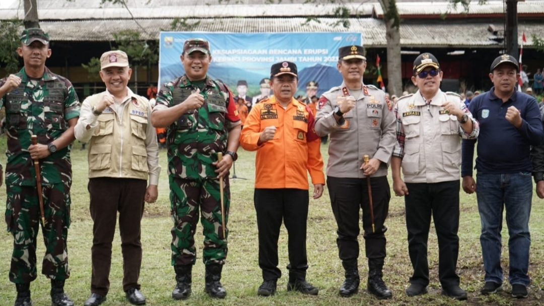 Al Haris bersama Forkompimda Provinsi Jambi saat apel kesiapsiagaan Gunung Kerinci, Sabtu (14/1)