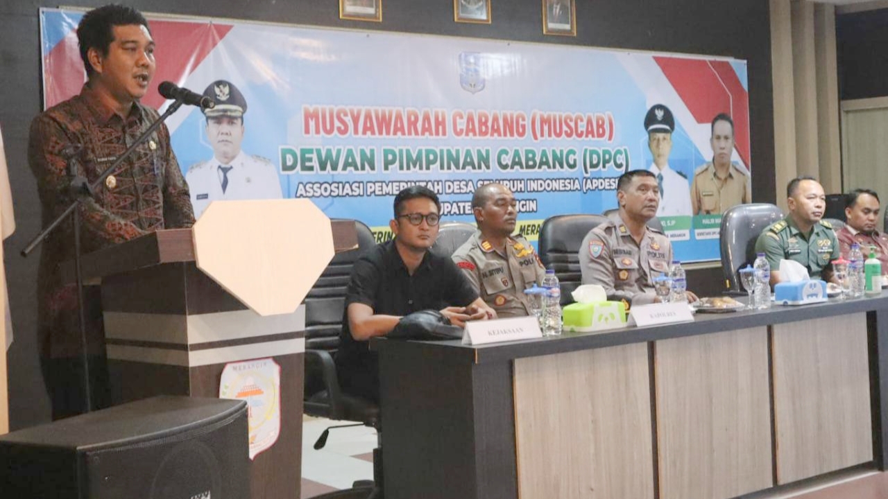 Wabup Nilwan saat buka Muscab Apdesi Merangin di Auditorium Hotel Merangin, Kamis (19/1)