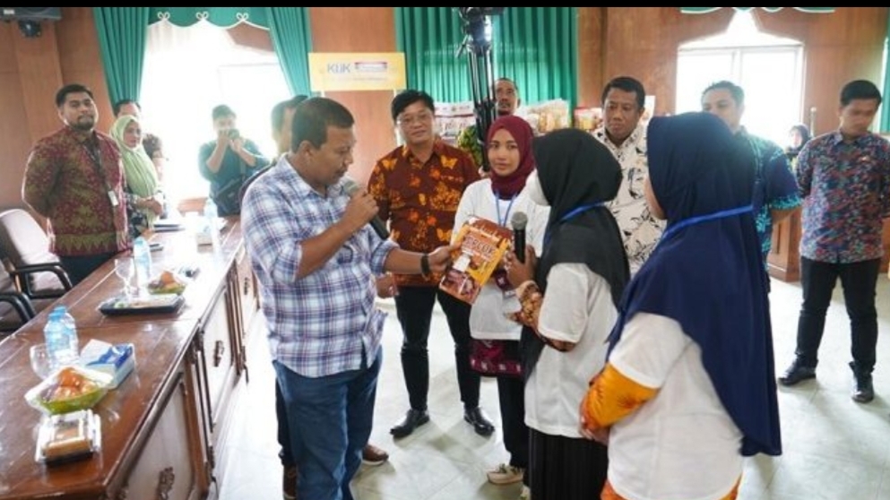 Bupati Romi berikan arahan ke UMKM yang ikuti pelatihan dengan Indomaret, Kamis (19/1)