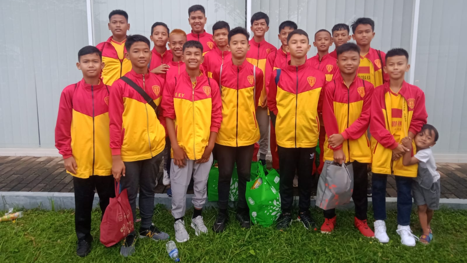 Tim U-13 SSB Gelora Karya berangkat ke Yogyakarta, Senin (23/1)