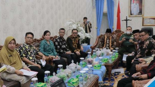 Anwar Sadat saat pertemuan dengan TPPS Kabupaten di Rumdis Bupati, Kamis (2/2)