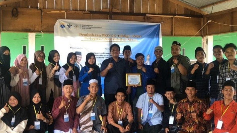 Kemas Alfarabi saat jadi pemateri PKD PMII Komisariat UNJA, Jumat (3/2)