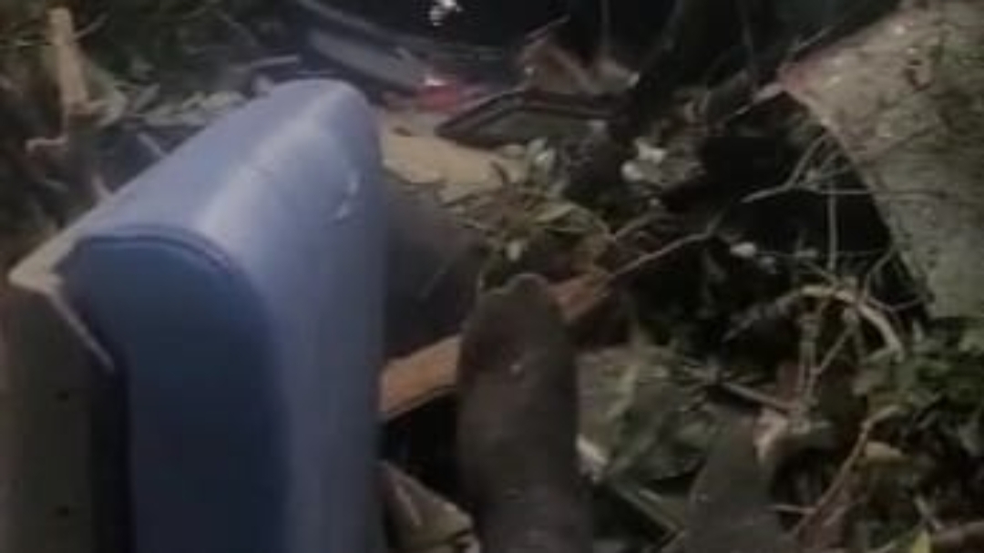 Puing-puing dugaan jatuhnya helikopter yang ditumpangi Kapolda Jambi, Minggu (19/2