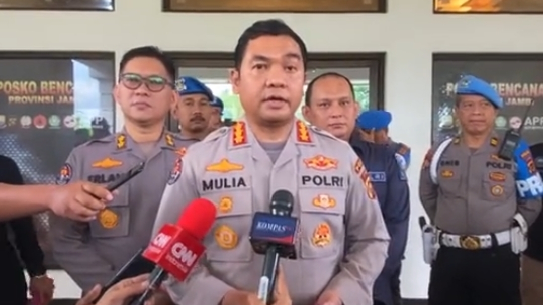 Mulia memberikan keterangan update terkini evakuasi Kapolda Jambi dan rombongan, Selasa (21/2)
