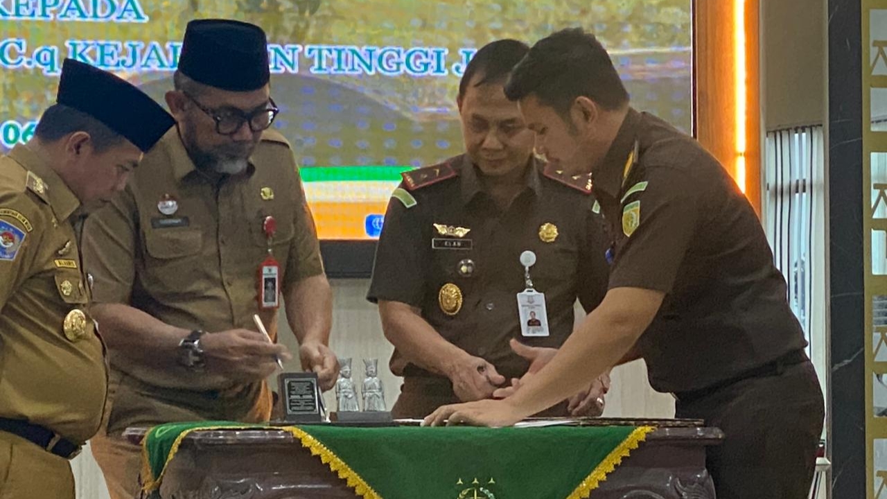 Pemprov Jambi hibahkan tanah ke Kejaksaan, Senin (6/3)