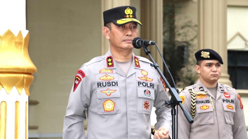 Kapolda Jambi, Irjen Pol Rusdi Hartono saat pimpin apel pagi perdananya, Senin (13/3)