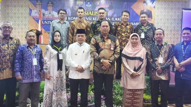 Al Haris hadiri penutupan sosialisasi UKK Kepsek SMK se-Provinsi Jambi, Sabtu (2/4)