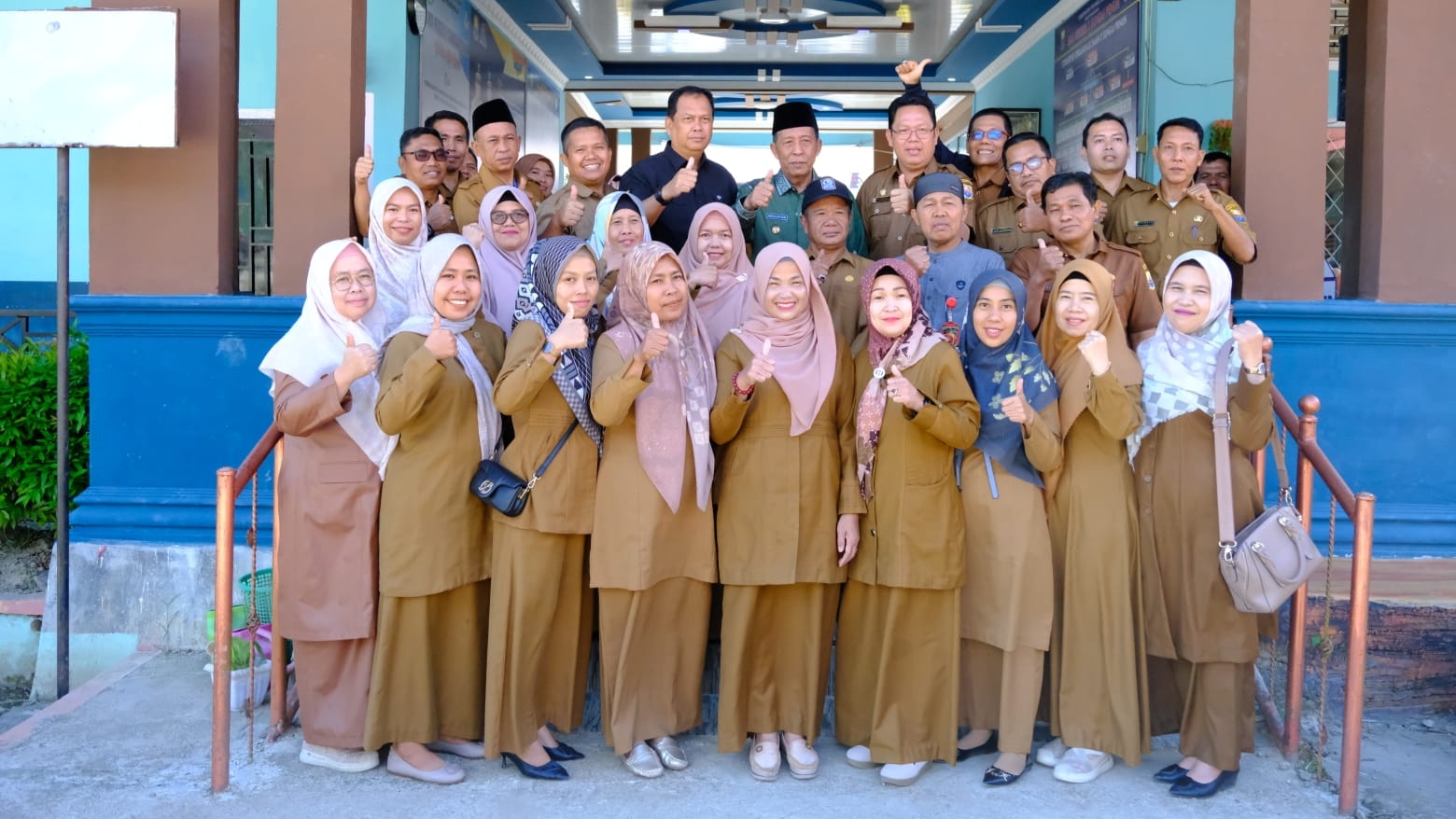 Abdullah Sani saat tinjau USP BKS di SMAN 2 Sungai Penuh dan SMKN 1 Kerinci, Selasa (4/4)