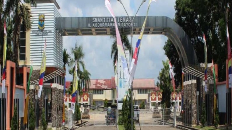 SMA Titian Teras