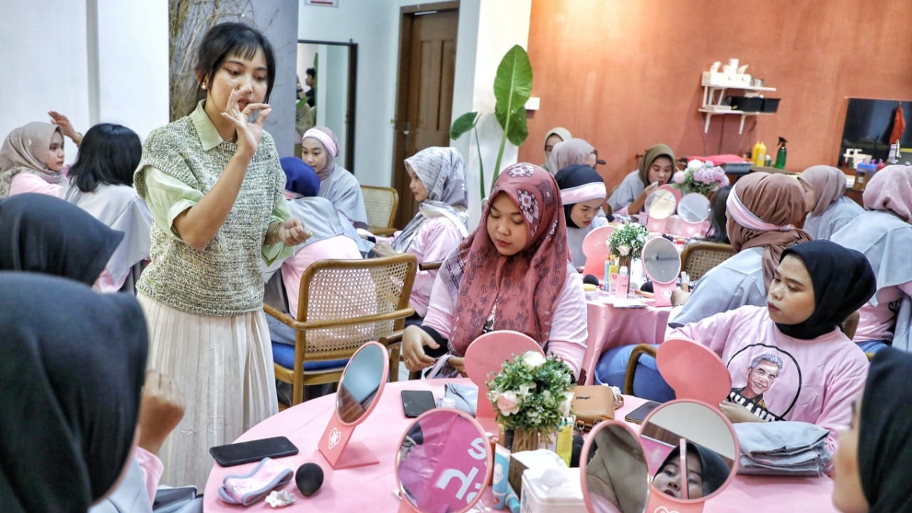 Kelas kecantikan atau beauty class with Emina