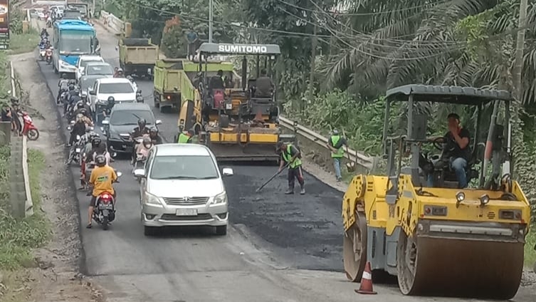 Perbaikan jalan Buluran oleh PUPR Provinsi Jambi 
