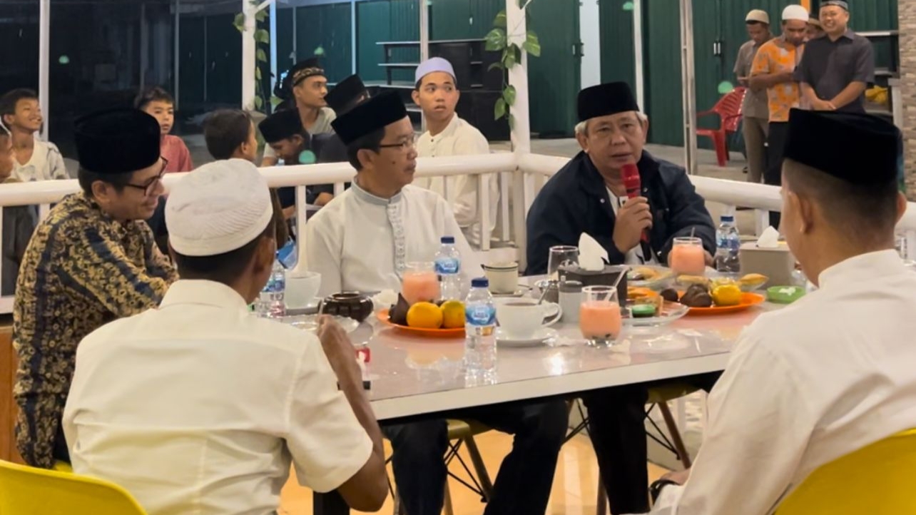 Buka puasa bersama pengelola Pasar Angso Duo Baru Jambi, Minggu (16/4)