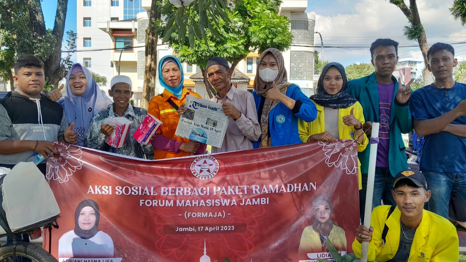 FORMAJA saat berbagi paket sembako di bulan Ramadan 1444 H, Senin (17/4)