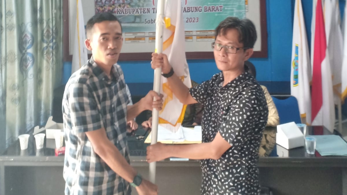 Ikmal Mardiansyah (kanan) saat terpilih menjadi Ketua PODSI Tanjab Barat, Sabtu (29/4)