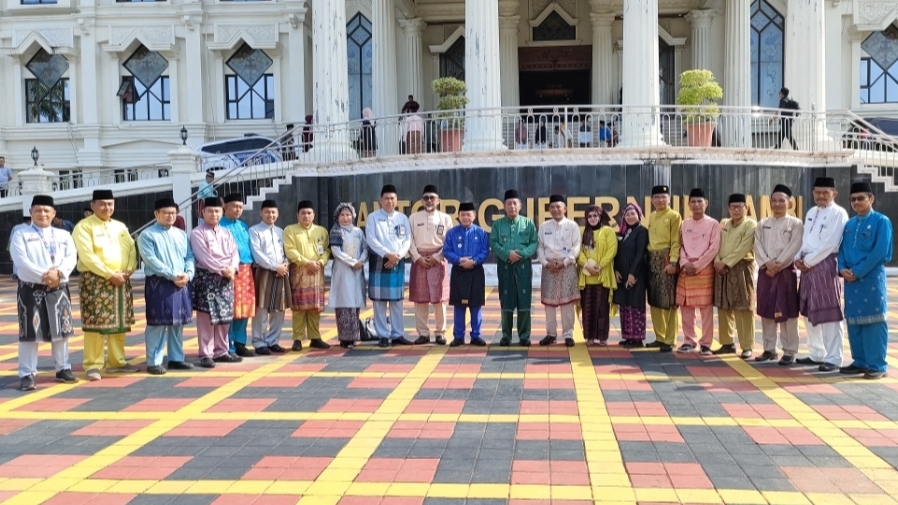 Gubernur Al Haris hadiri Hardiknas 2023 di lapangan Kantor Gubernur, Selasa (2/5)