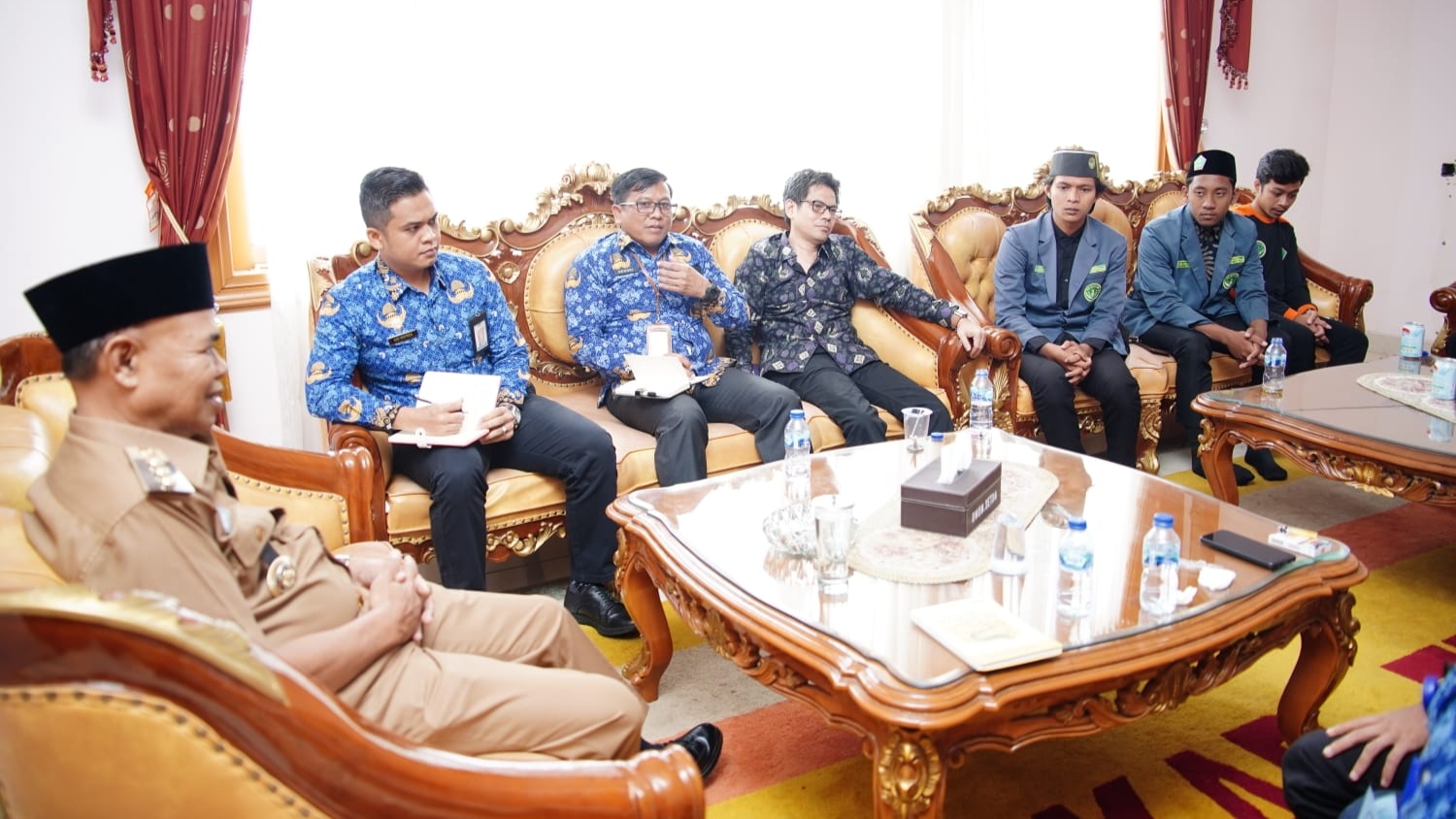 Ansori saat dampingi IPNU Tebo berdiskusi dengan Pj Bupati