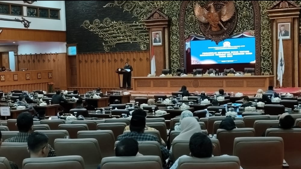 DPRD Provinsi Jambi saat terima LKPJ Gubernur Jambi tahun 2022, Kamis (4/5)