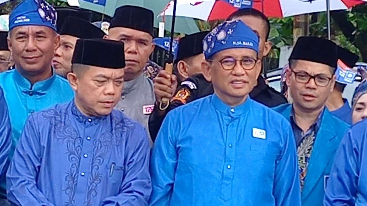 Ansori saat dampingi pendaftaran Bacaleg PAN ke KPU Provinsi Jambi, Jumat (12/5)