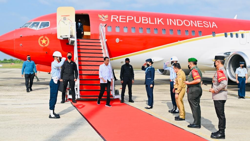 Presiden Jokowi saat tiba di Jambi, Selasa (16/5)