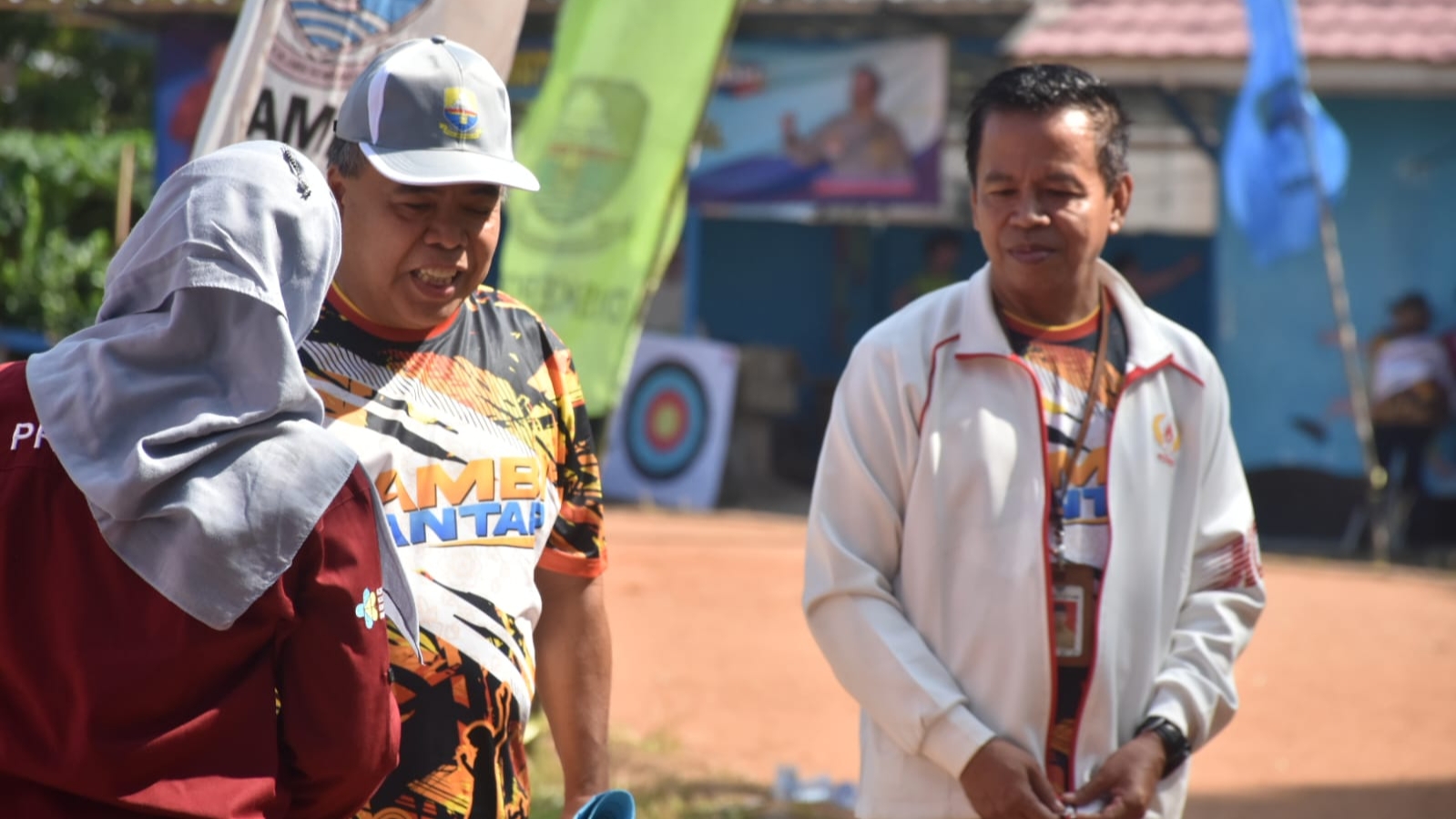 Husairi saat buka Olahraga Tradisional tingkat Provinsi Jambi, Selasa (16/5)