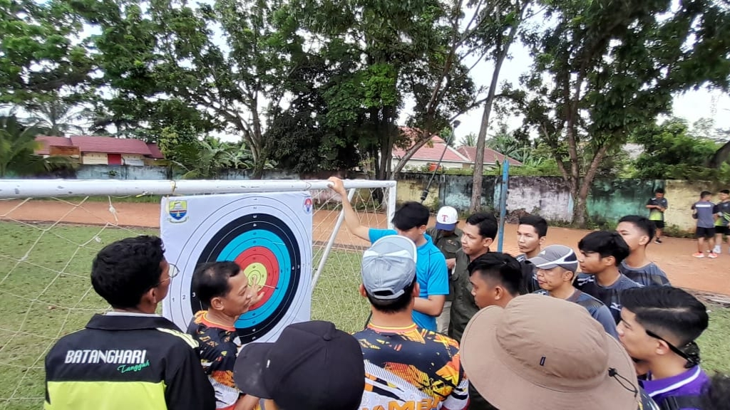Ajang Invitasi Olahraga Tradisional tingkat Provinsi Jambi yang resmi dibuka, Selasa (16/5)