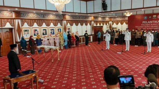 Al Haris saat lantik Pj Bupati Tebo, Sarolangun dan Tebo tahun 2022