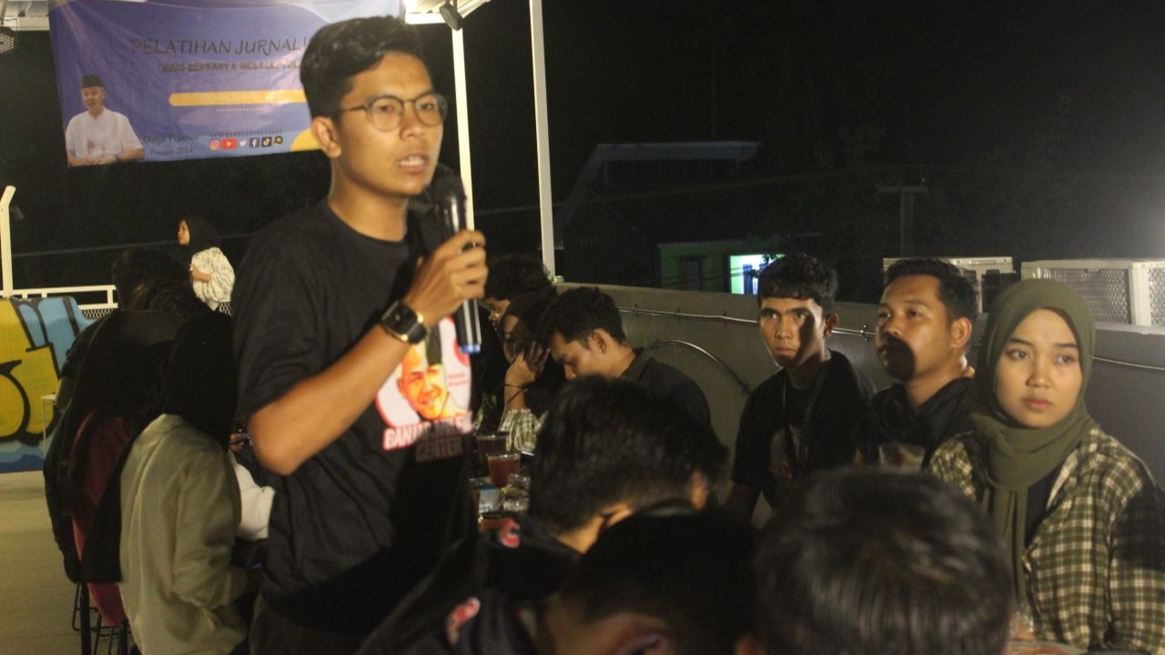 Sukarelawan Ganjar Milenial Center Jambi saat adakan pelatihan untuk mahasiswa 