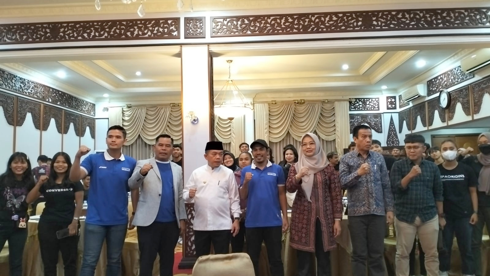 Al Haris lepas.kontingen futsal Jambi ke Liga Futsal Nusantara, Rabu (7/6) malam
