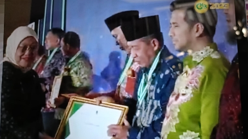 Wagub Abdullah Sani terima penghargaan pembina K3