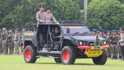Dansat Brimob Polda Jambi pantau kesiapan personil jelang Hari Bhayangkara ke 77